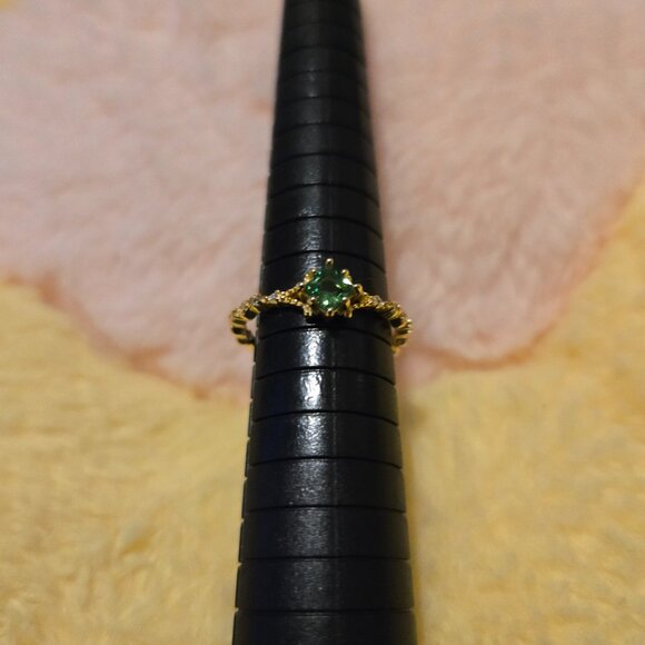 New Exquisite S925 Sterling Silver Inlay Synthetic Green Synthetic Zirconia Ring - Picture 1 of 2